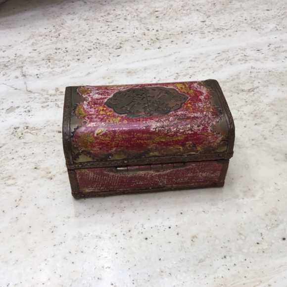 Vintage Miniature Wooden & Brass Treasure Trunk - Picture 3 of 8